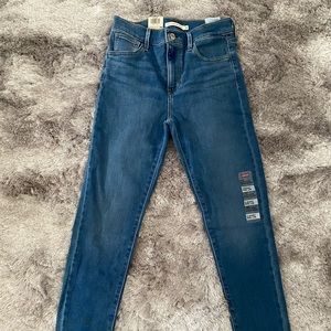 720 high rise super skinny Levi